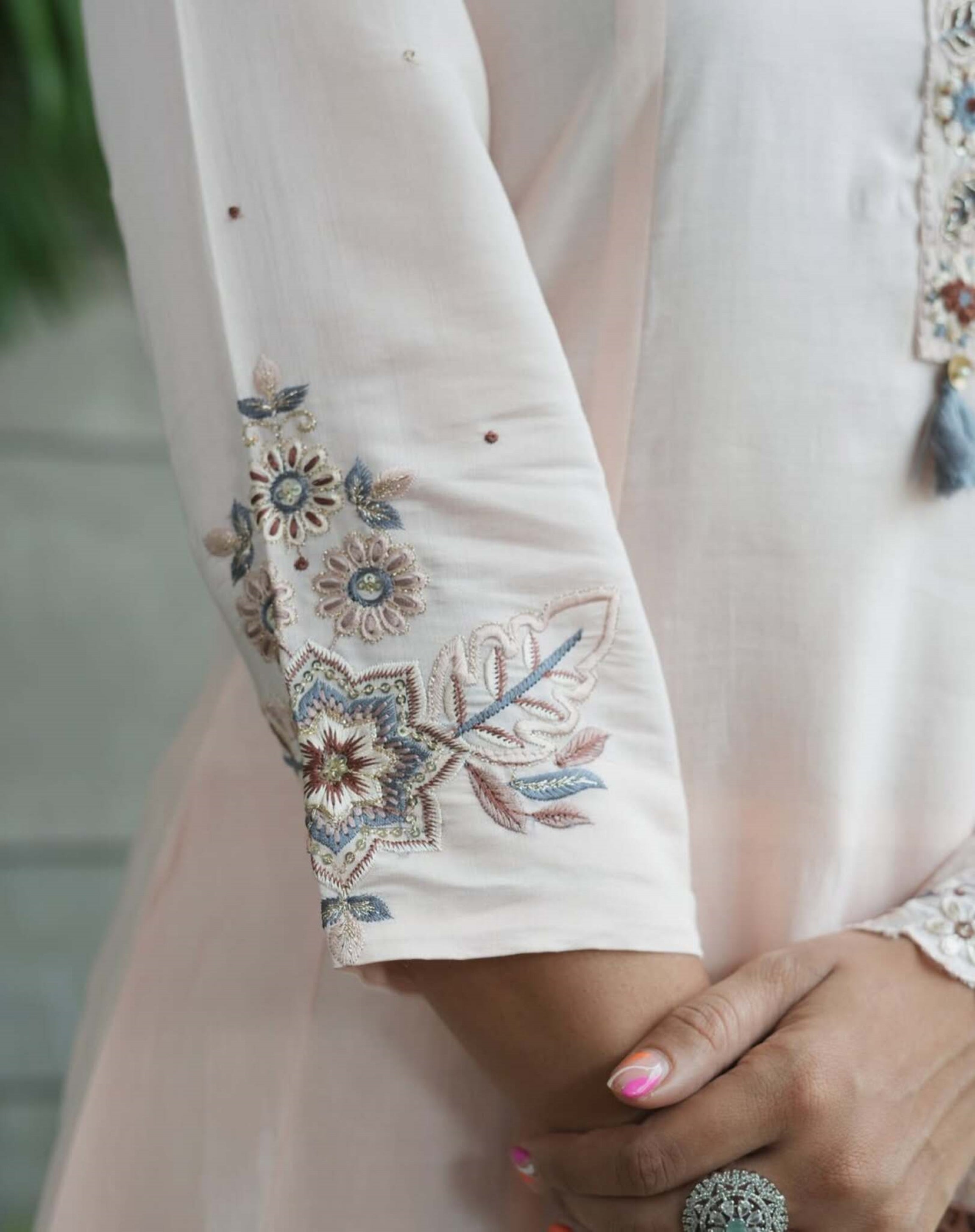 Pastel Pink Muslin Cotton Ethnic Motifs Embroidered Kurta Set