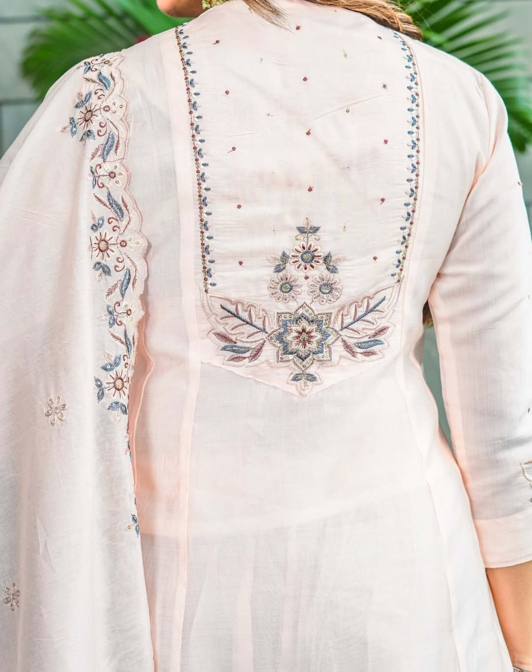 Pastel Pink Muslin Cotton Ethnic Motifs Embroidered Kurta Set