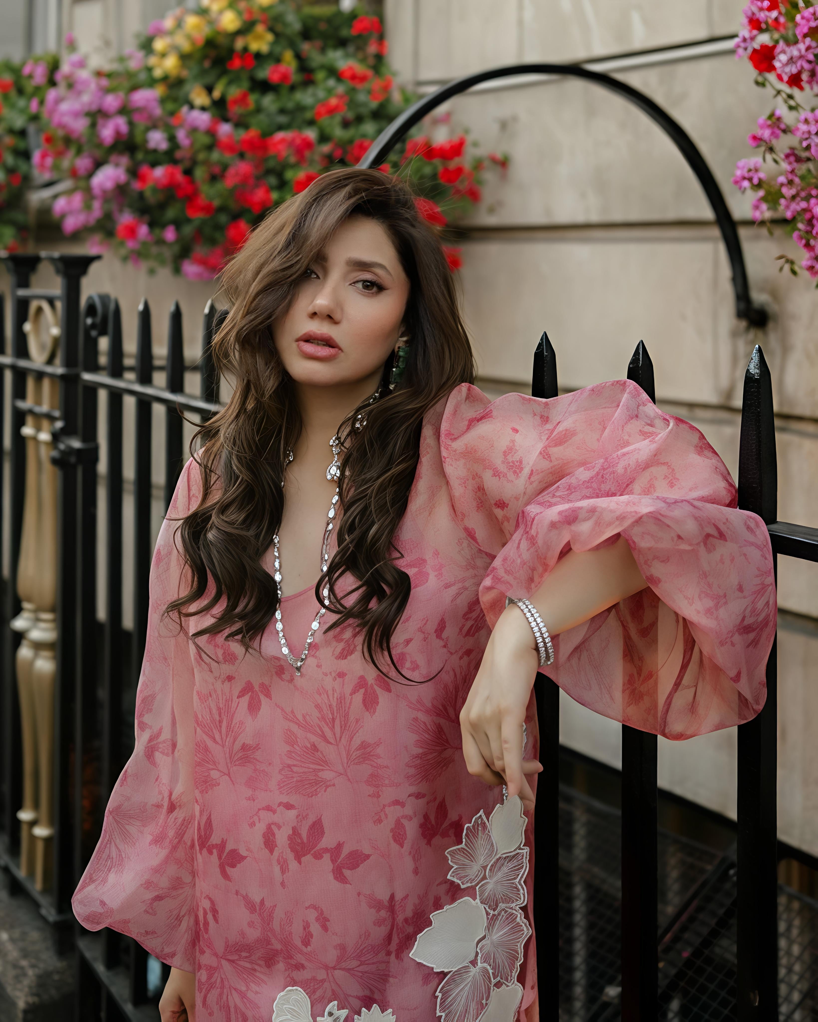 Mahira Khan Pink Suit