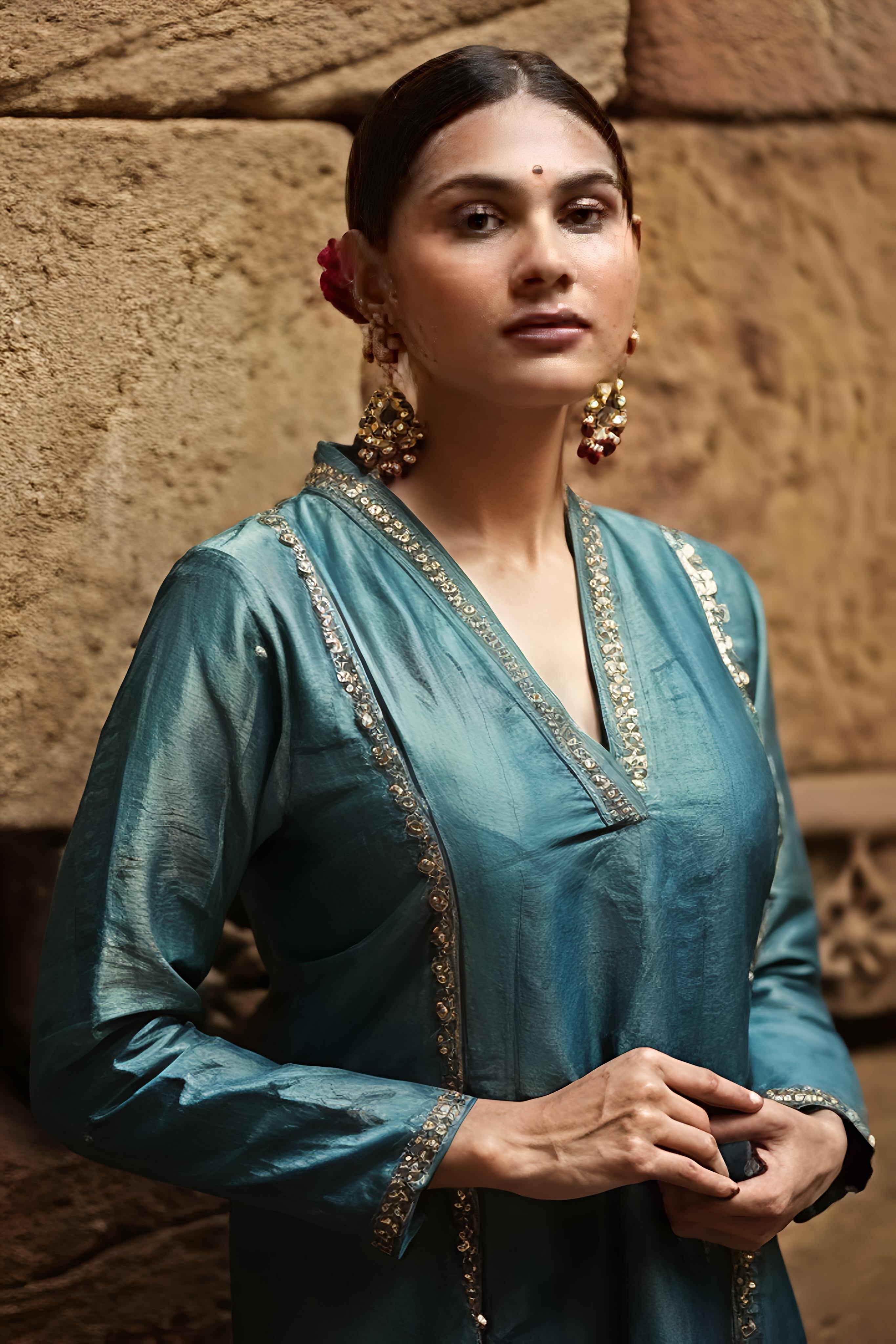 Green Kurta And Pant Tissue Embroidered Aari V Neck Set