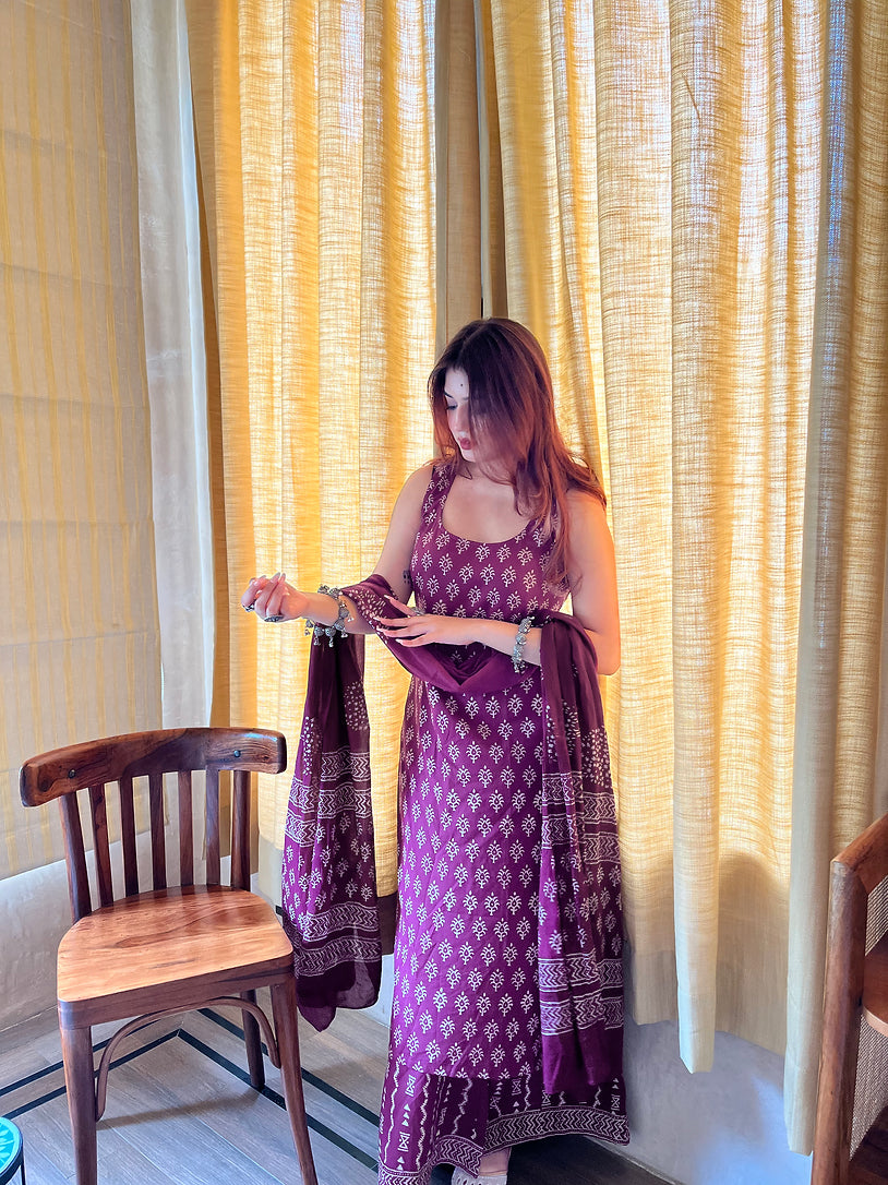 Deep Wine Purple Rayon Slub Geometric Print Sleeveless Kurta Set