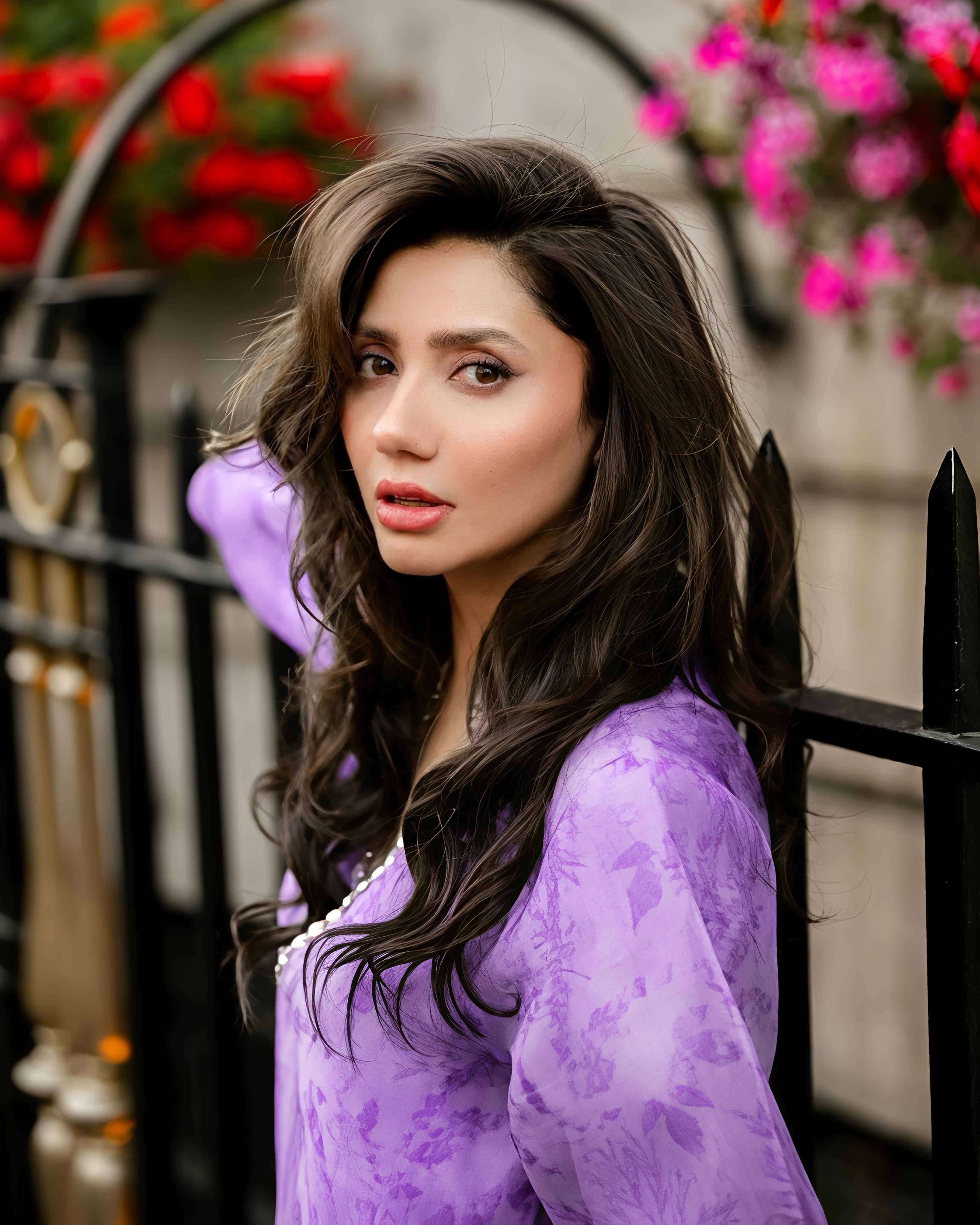 Mahira Khan Purple Suit